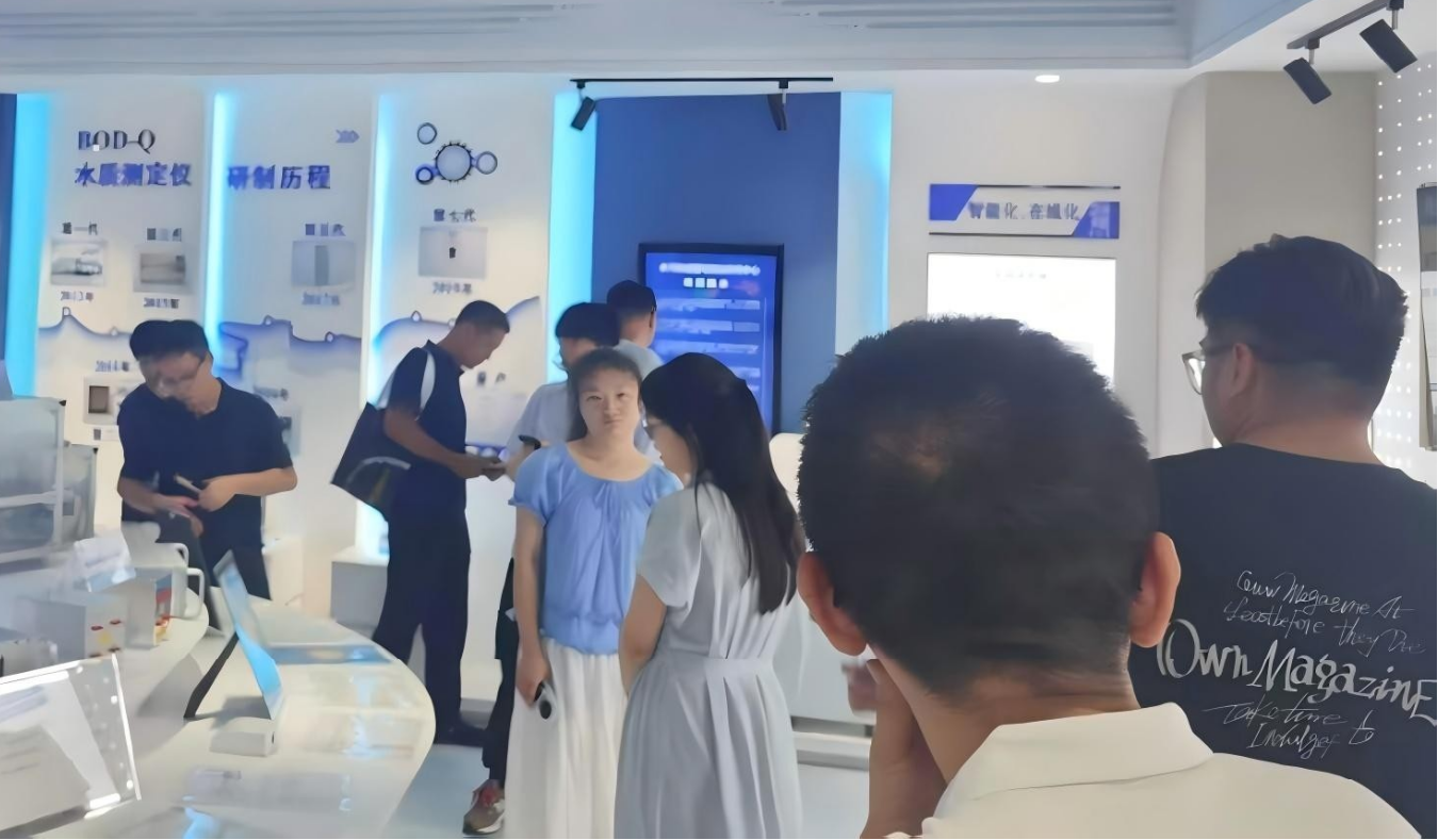 赋能平台建设 感悟国产装备力量｜第十六届中国生命科学公共平台研讨会与会代表到访我司展厅