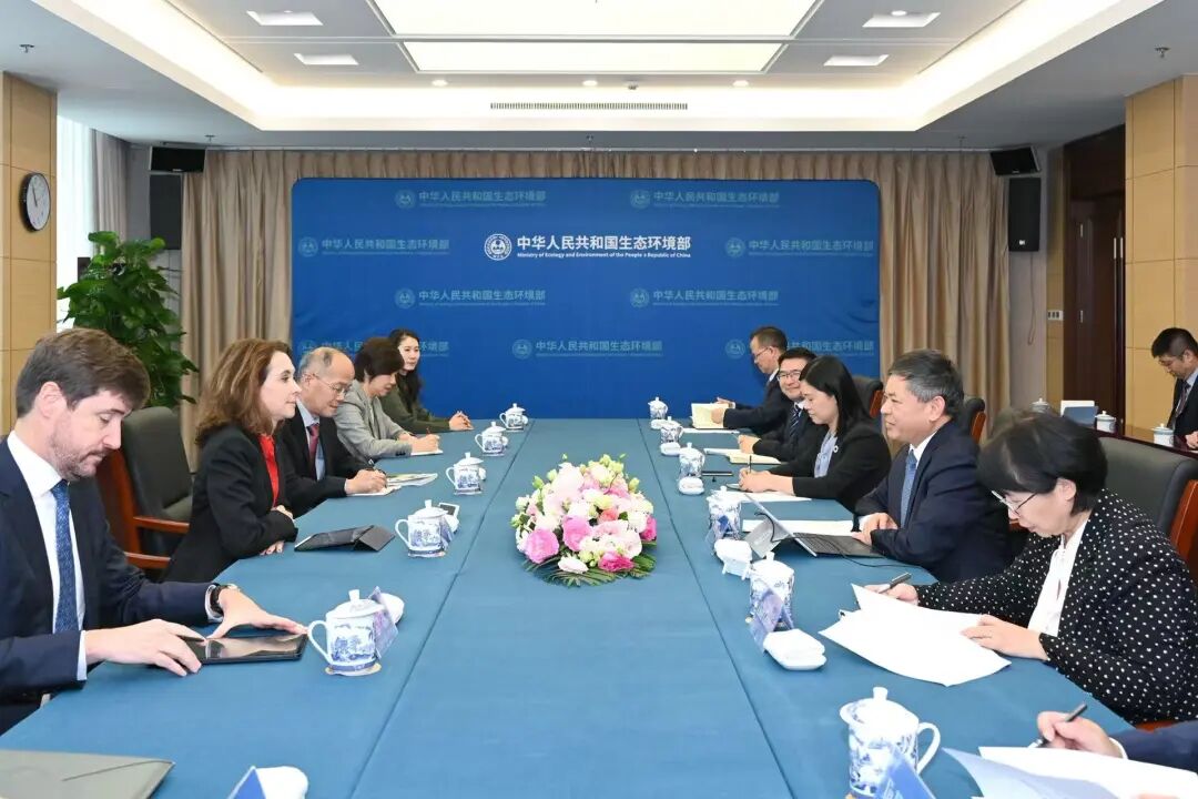 生态环境部部长黄润秋会见威立雅集团首席执行官柏莲诺