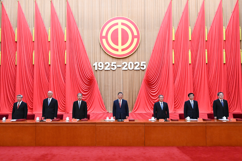 庆祝中华全国总工会成立100周年暨全国劳动模范和先进工作者表彰大会 隆重举行 习近平发表重要讲话